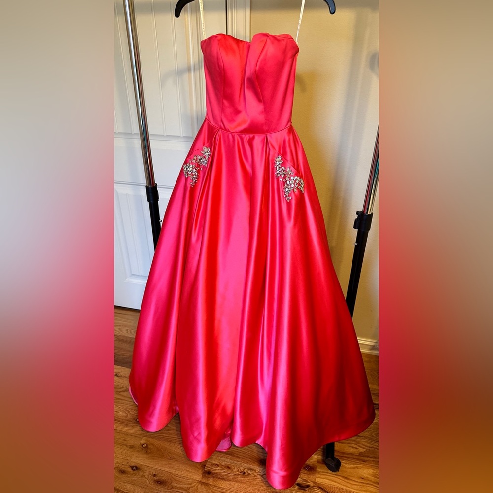 Sherri Hill, size 00, coral